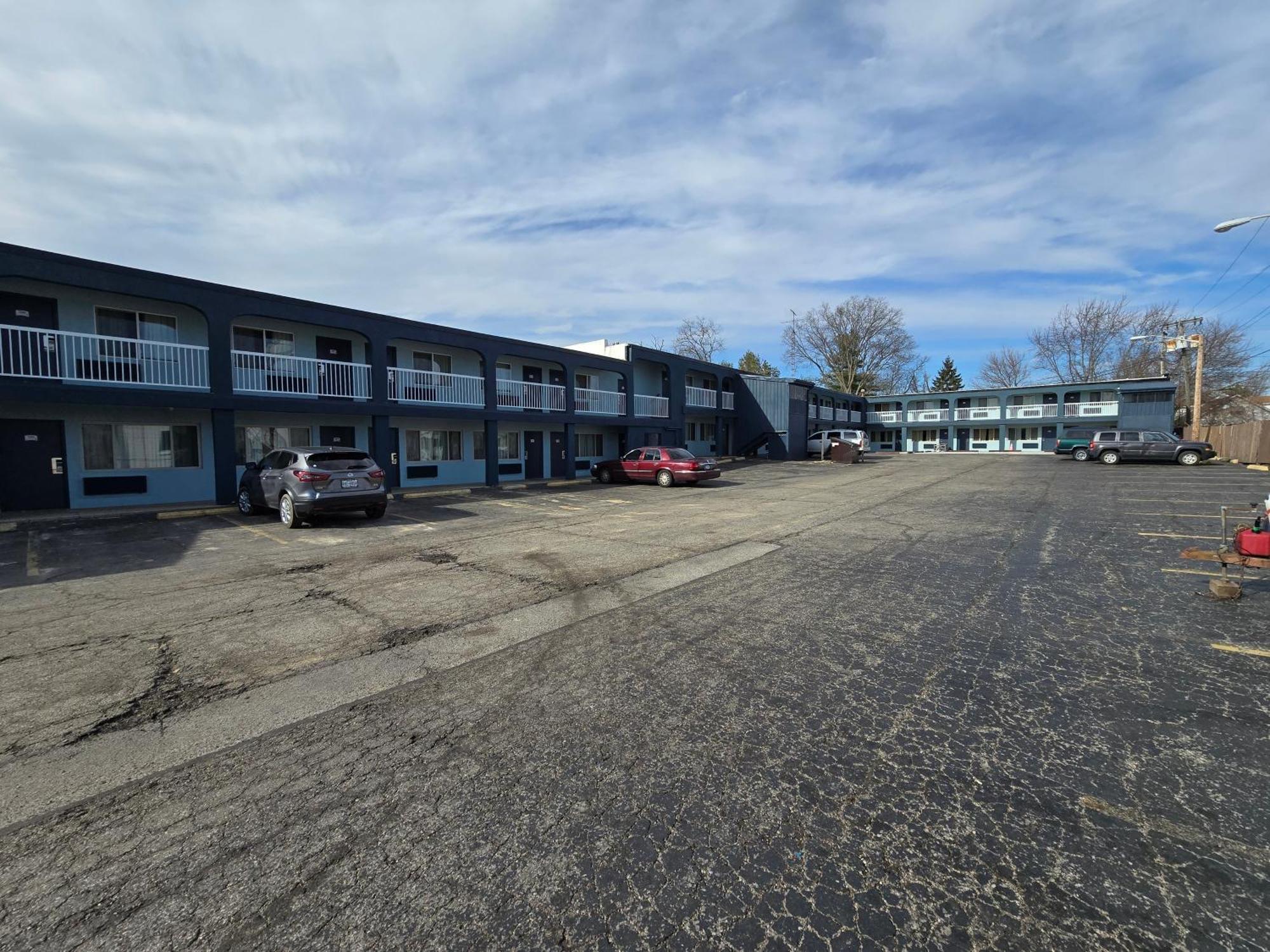 Richmond Inn And Suites Екстер'єр фото