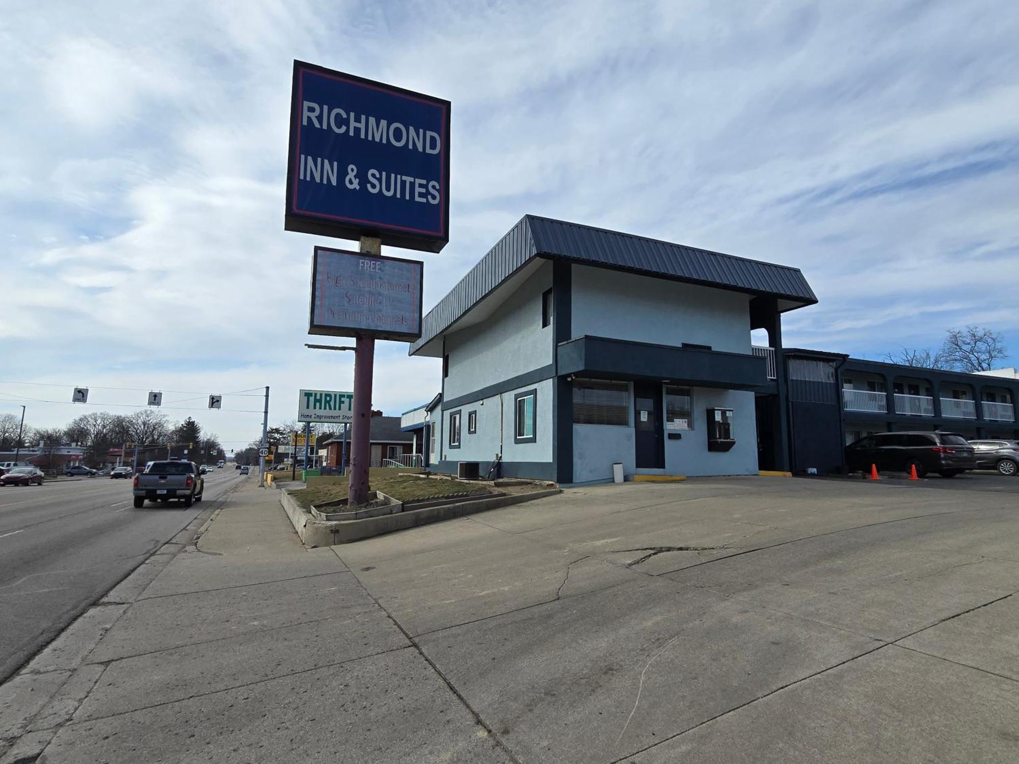 Richmond Inn And Suites Екстер'єр фото
