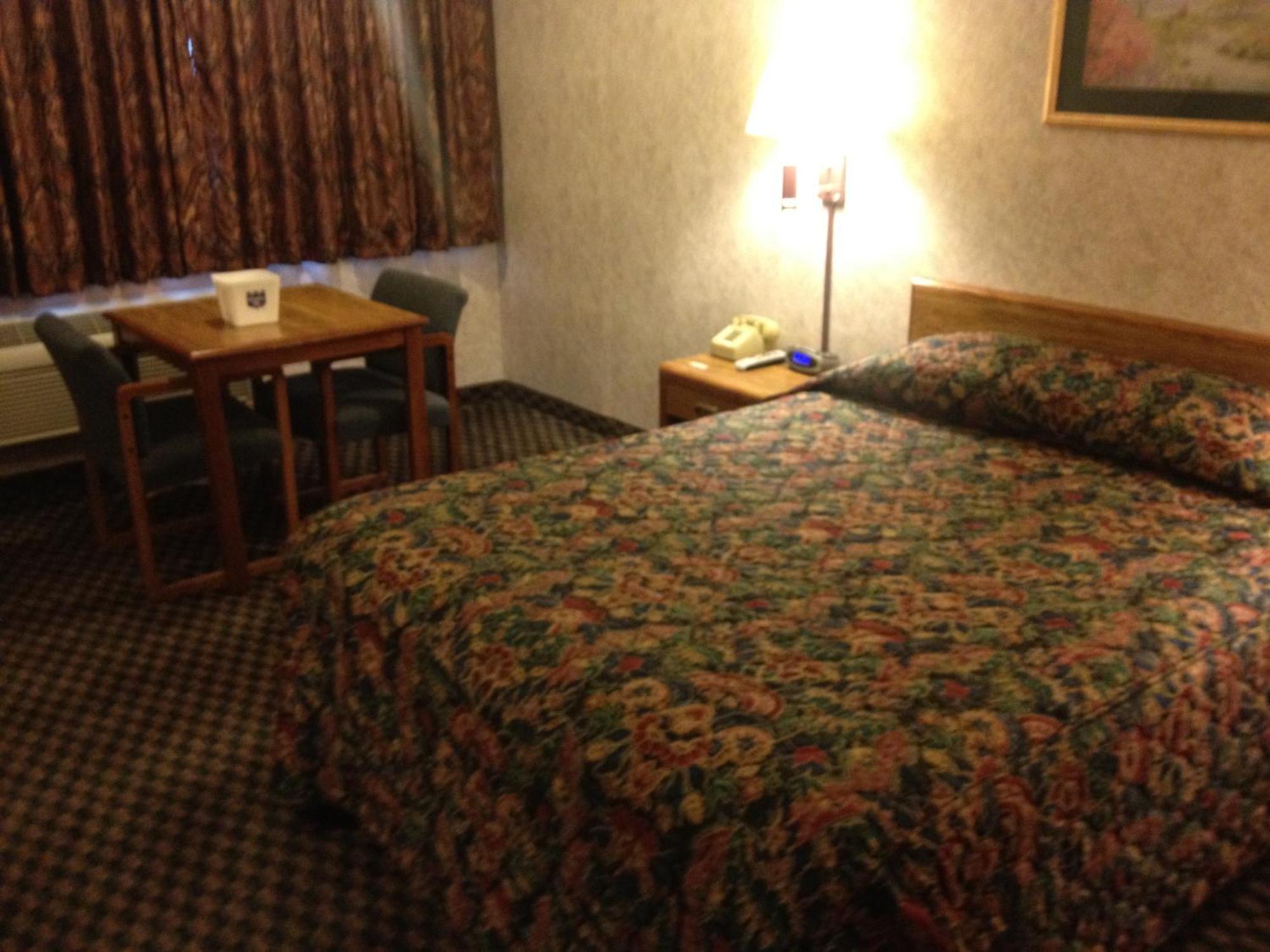 Richmond Inn And Suites Екстер'єр фото