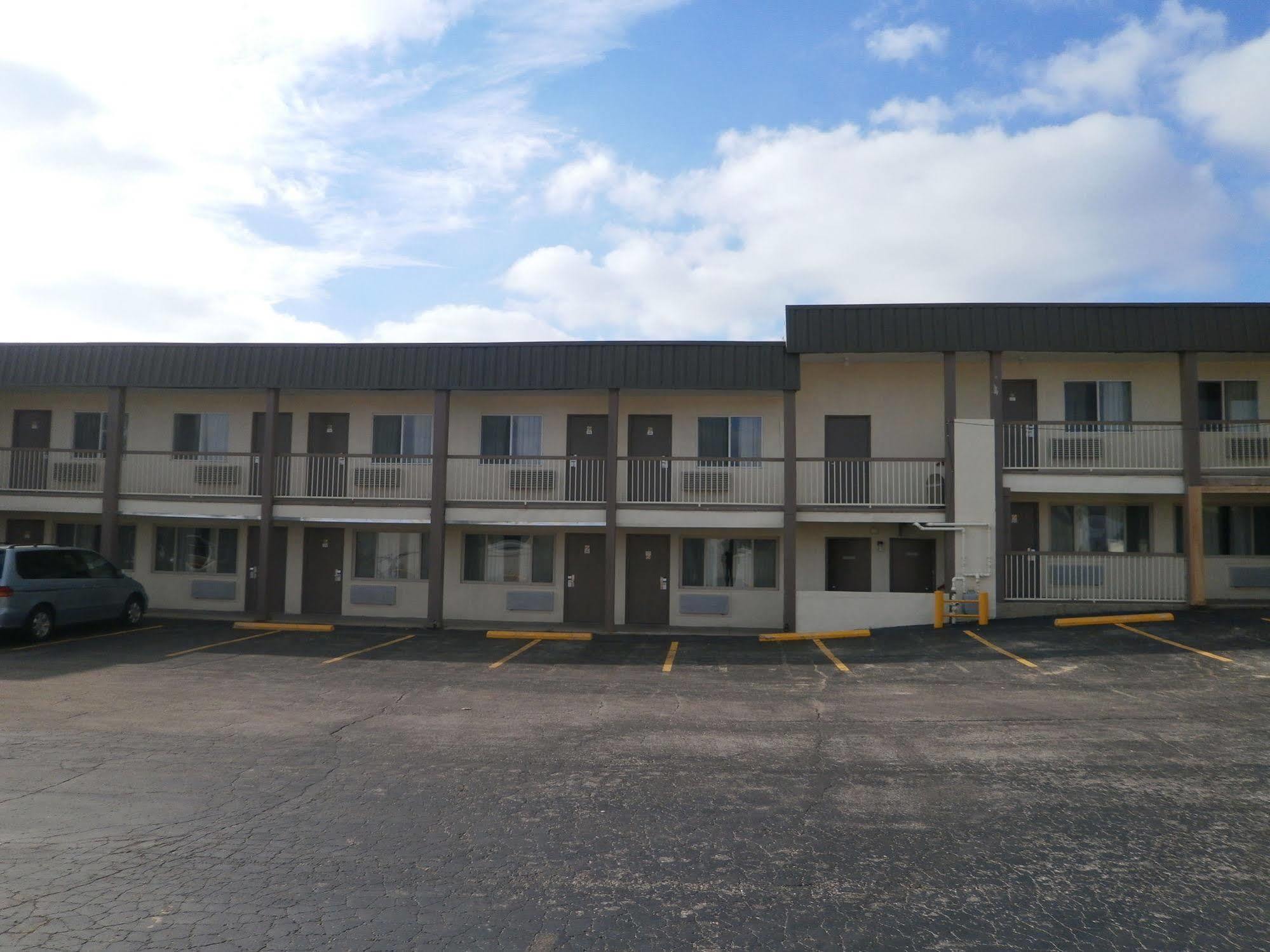 Richmond Inn And Suites Екстер'єр фото