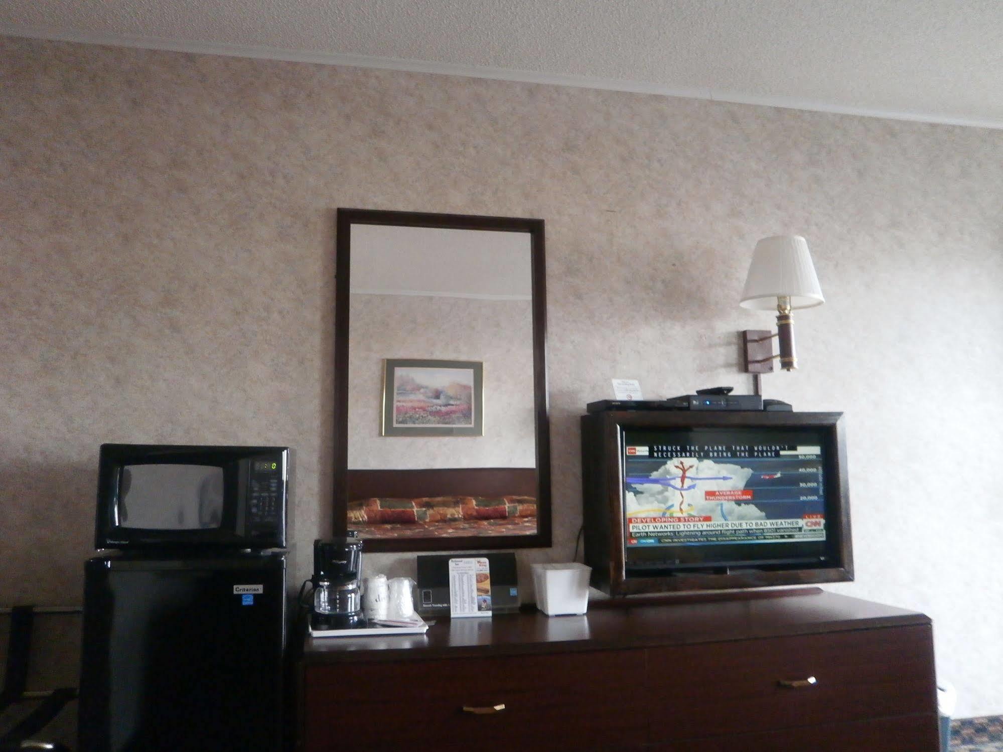 Richmond Inn And Suites Екстер'єр фото