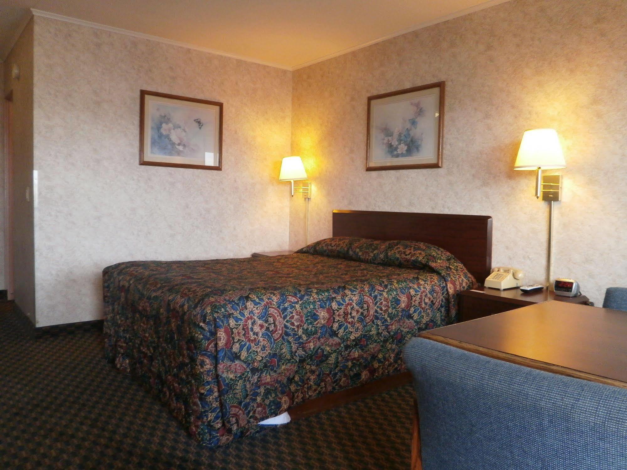 Richmond Inn And Suites Екстер'єр фото