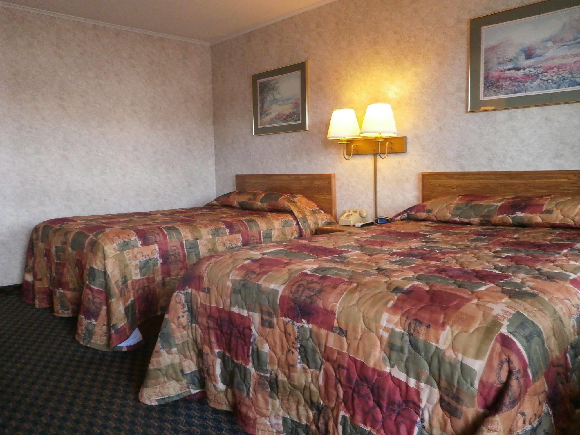 Richmond Inn And Suites Екстер'єр фото