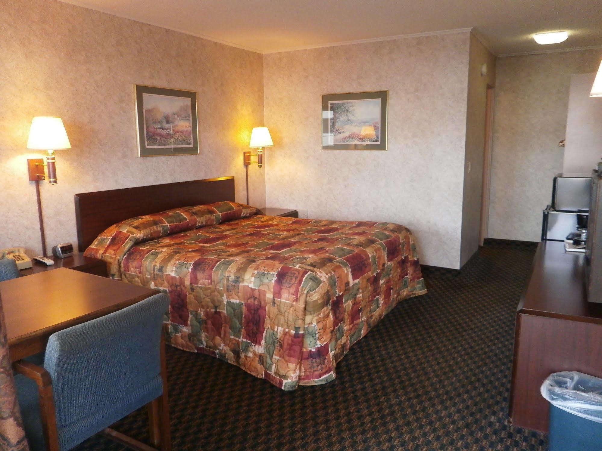 Richmond Inn And Suites Екстер'єр фото