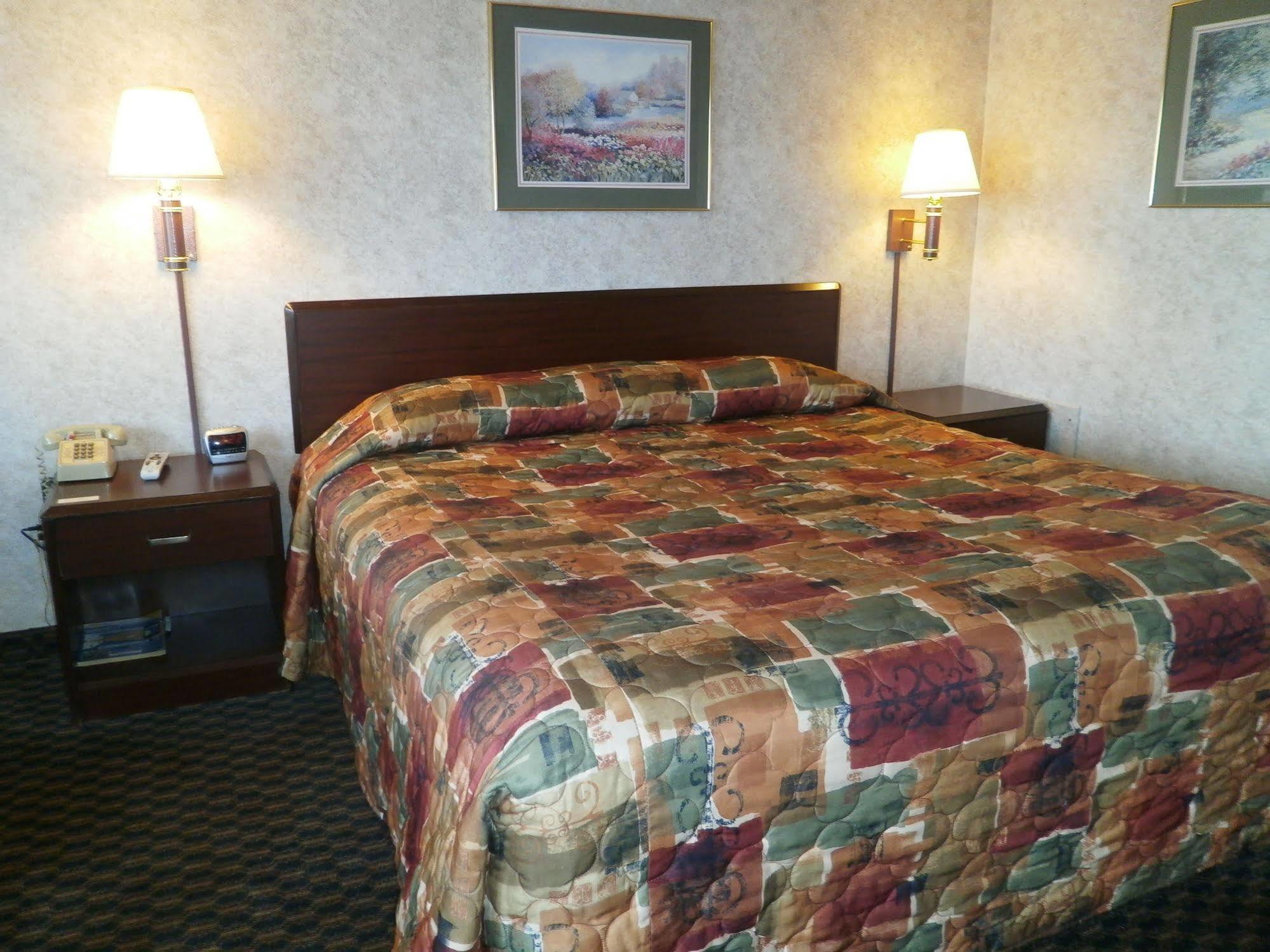 Richmond Inn And Suites Екстер'єр фото