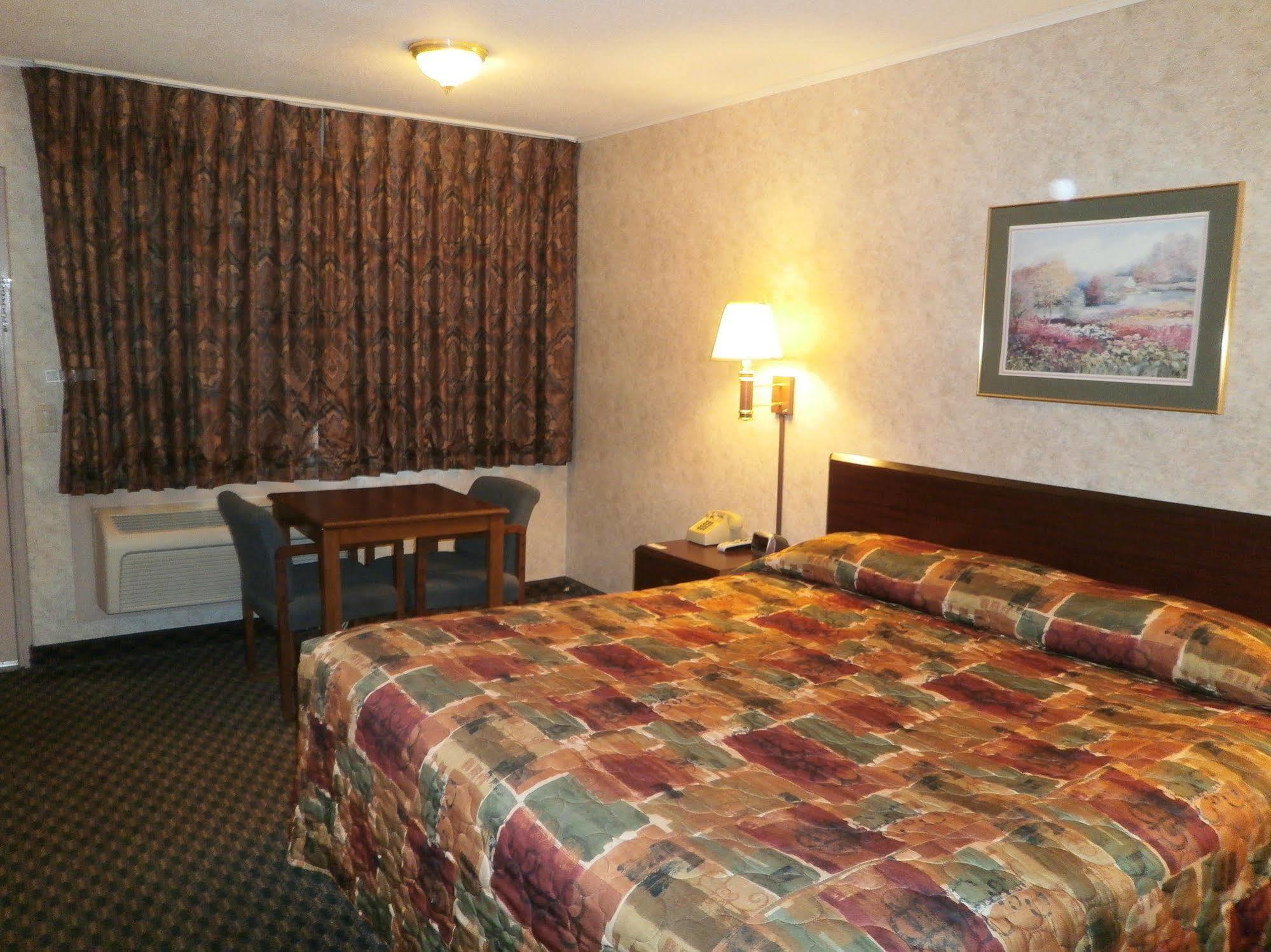 Richmond Inn And Suites Екстер'єр фото