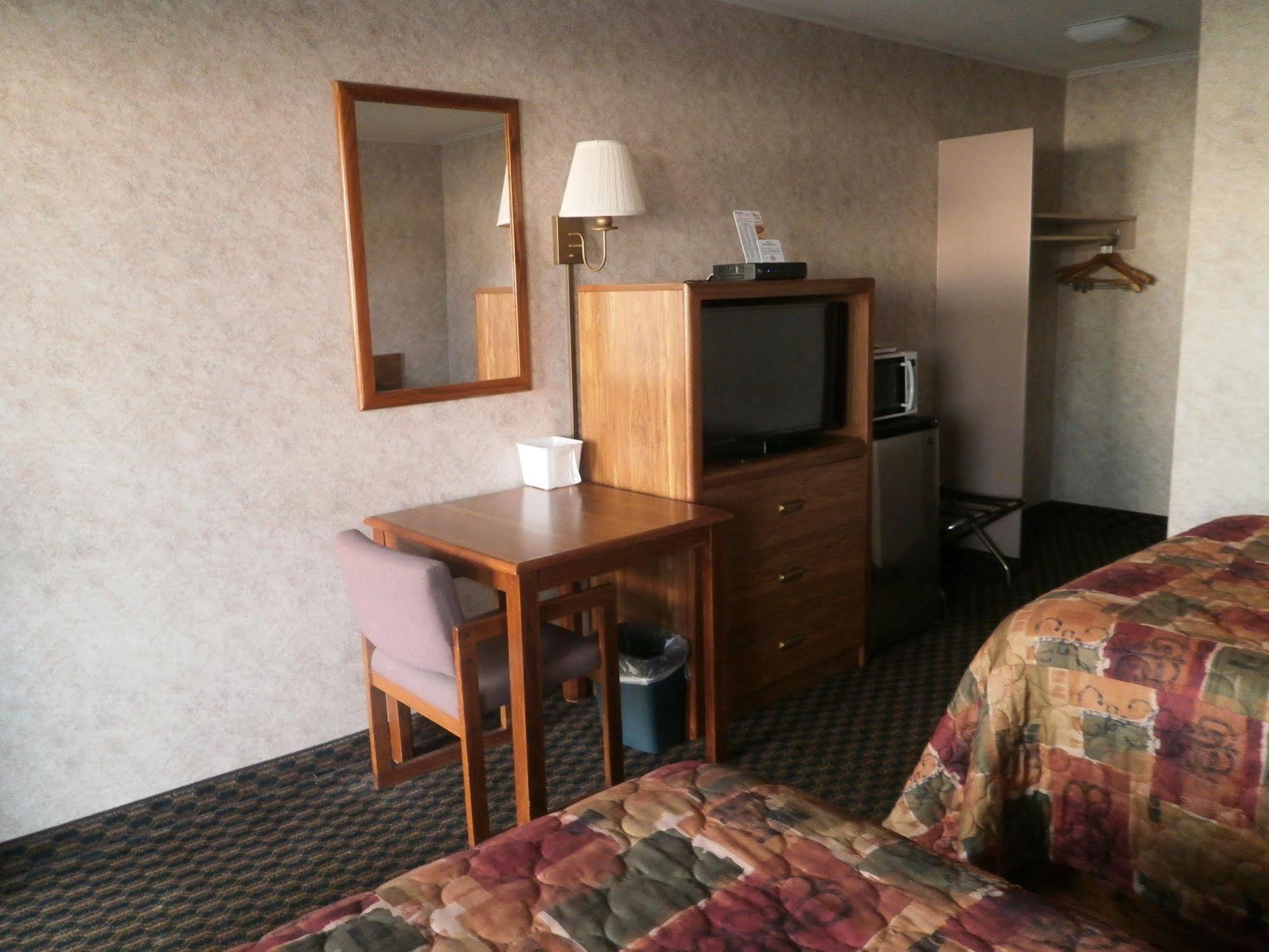 Richmond Inn And Suites Екстер'єр фото